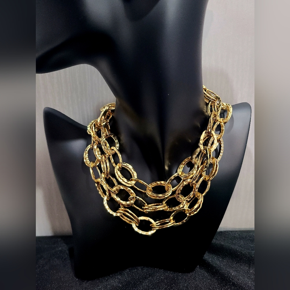 Gold changed necklace with small diamond stones. Great present for anyone!